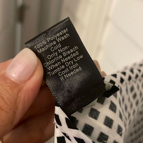 Ann Taylor adjustable strap tank - Picture 6 of 6